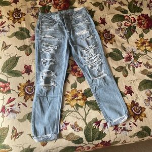 American Eagle Tomgirl distressed jean